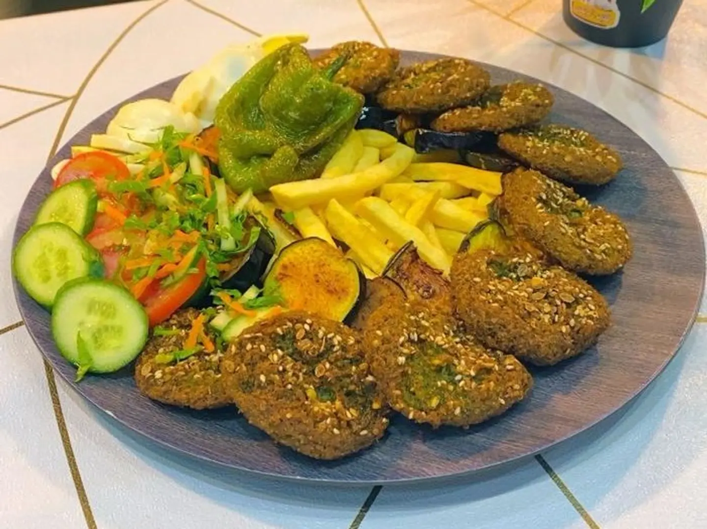 طبق طعمية كبير - طبق طعمية بالبيض