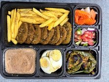 طبق فول وطعمية و بدنجان مخلل وبيض ومخلل وبطاطس