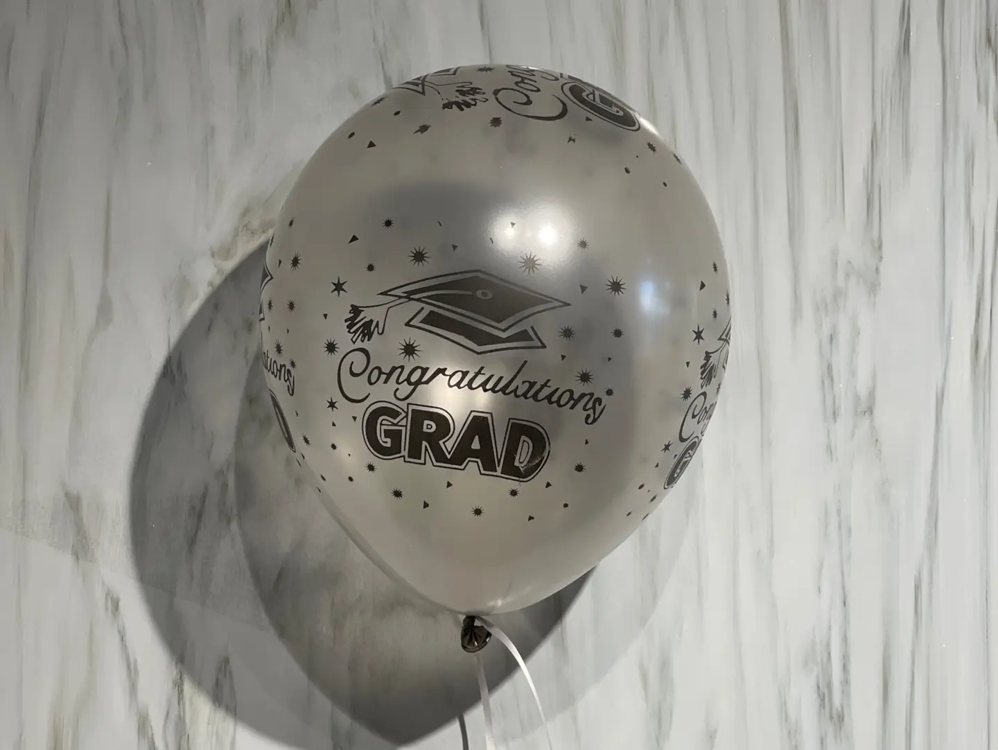 بالون تخرج شفاف