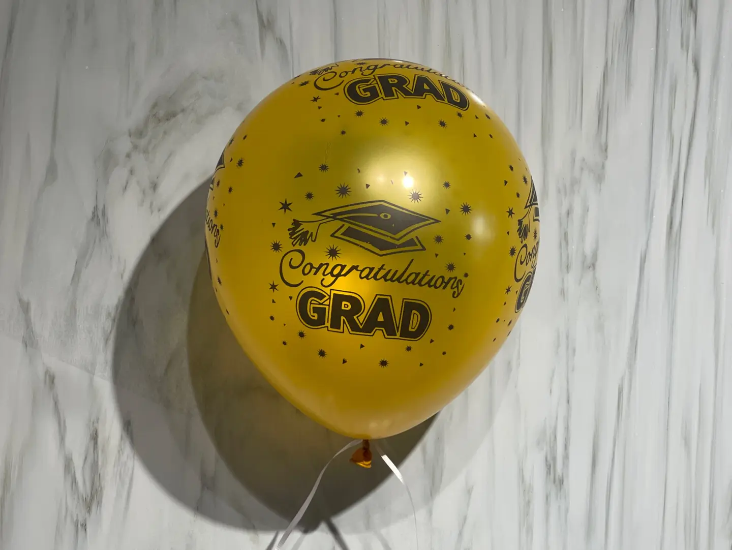 بالون تخرج ذهبي
