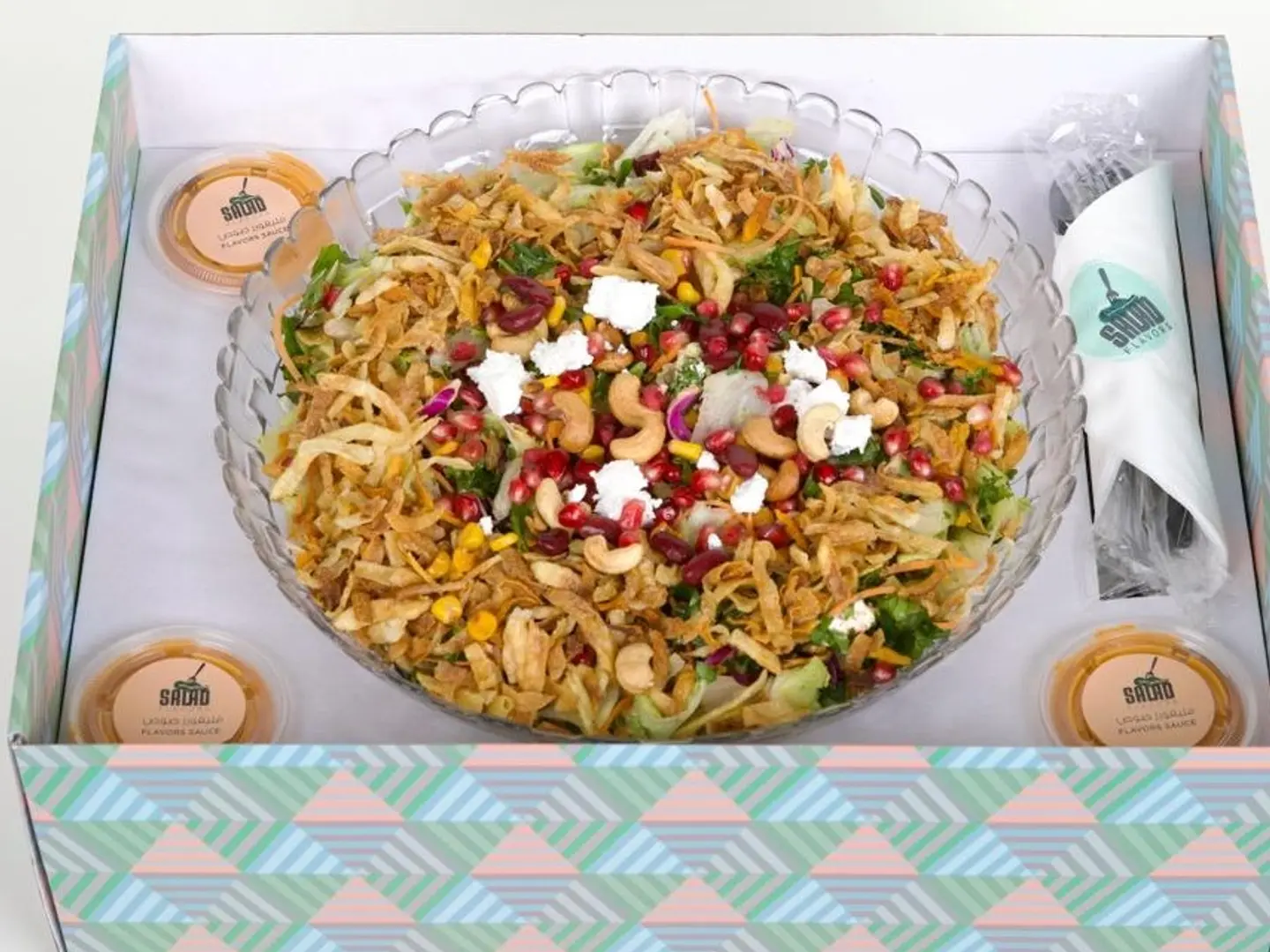 سلطة تجمع النكهات (وعاء)