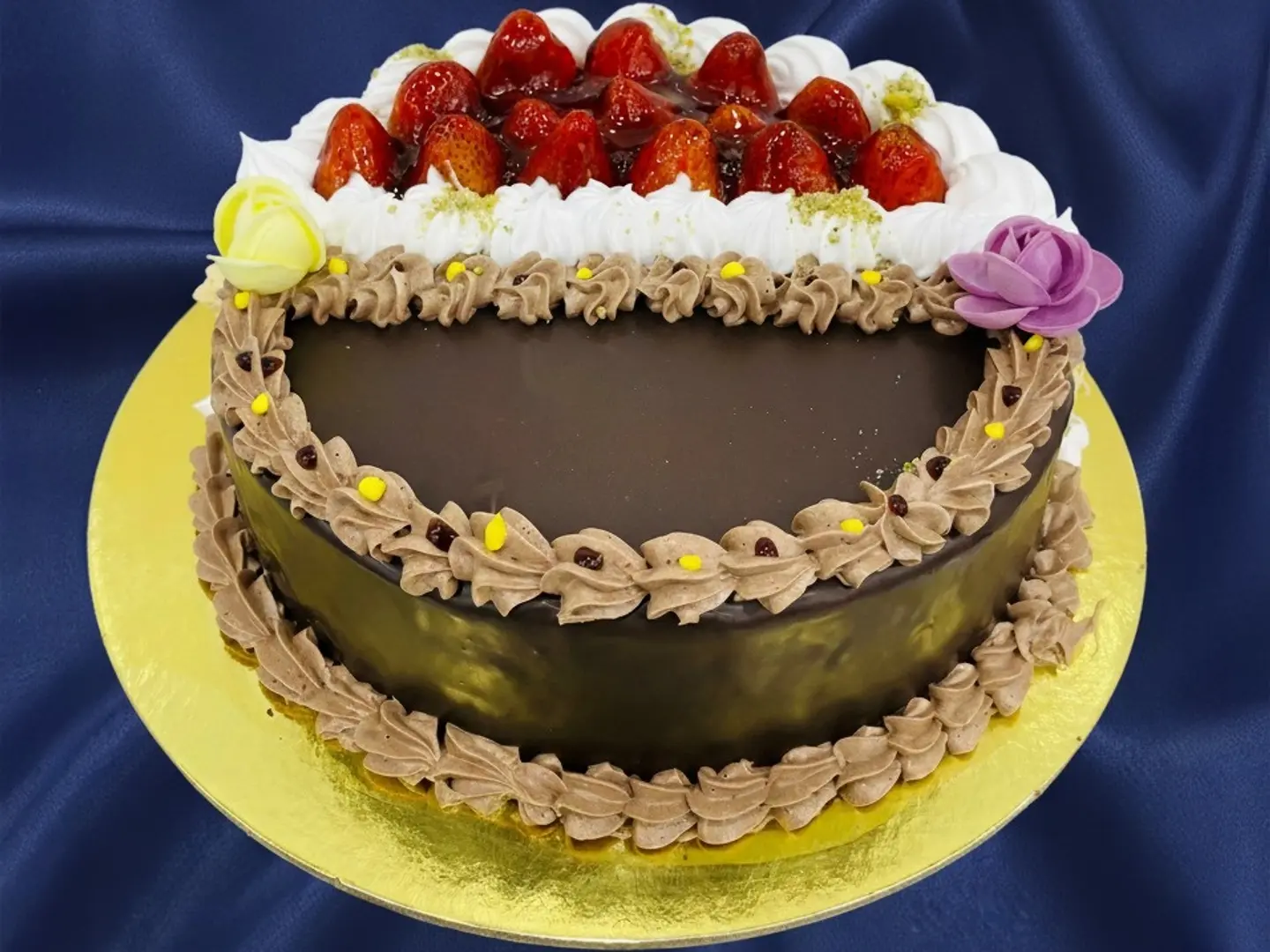 Half Chocolate, Half Vanilla Cake 24 Cm