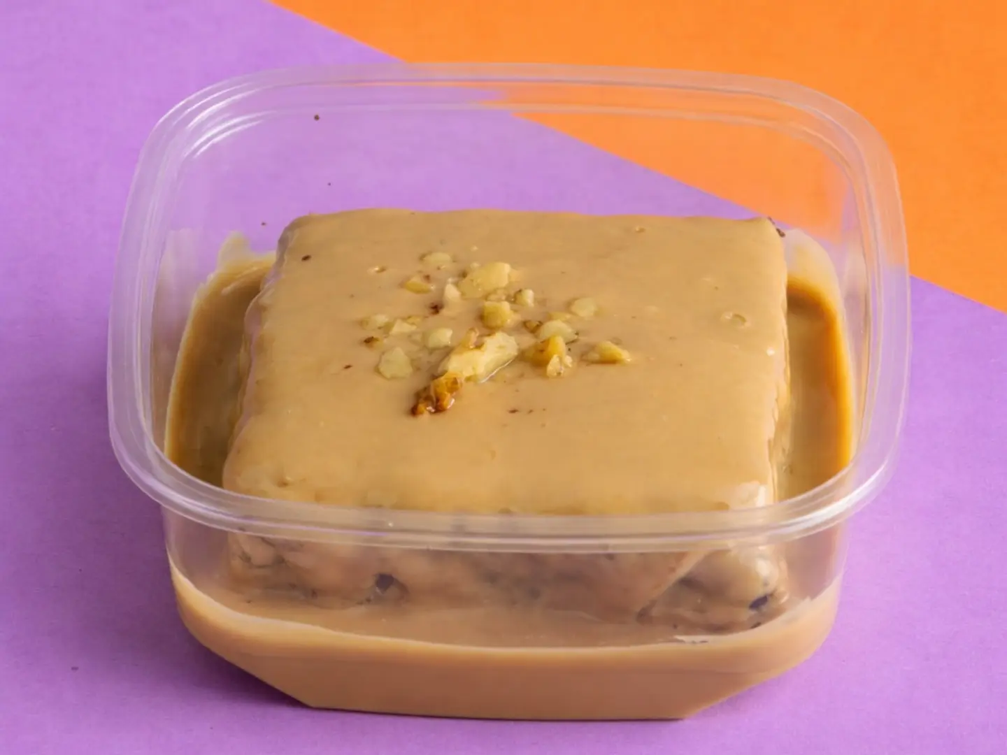 كيك المرجان بكريمة البندق