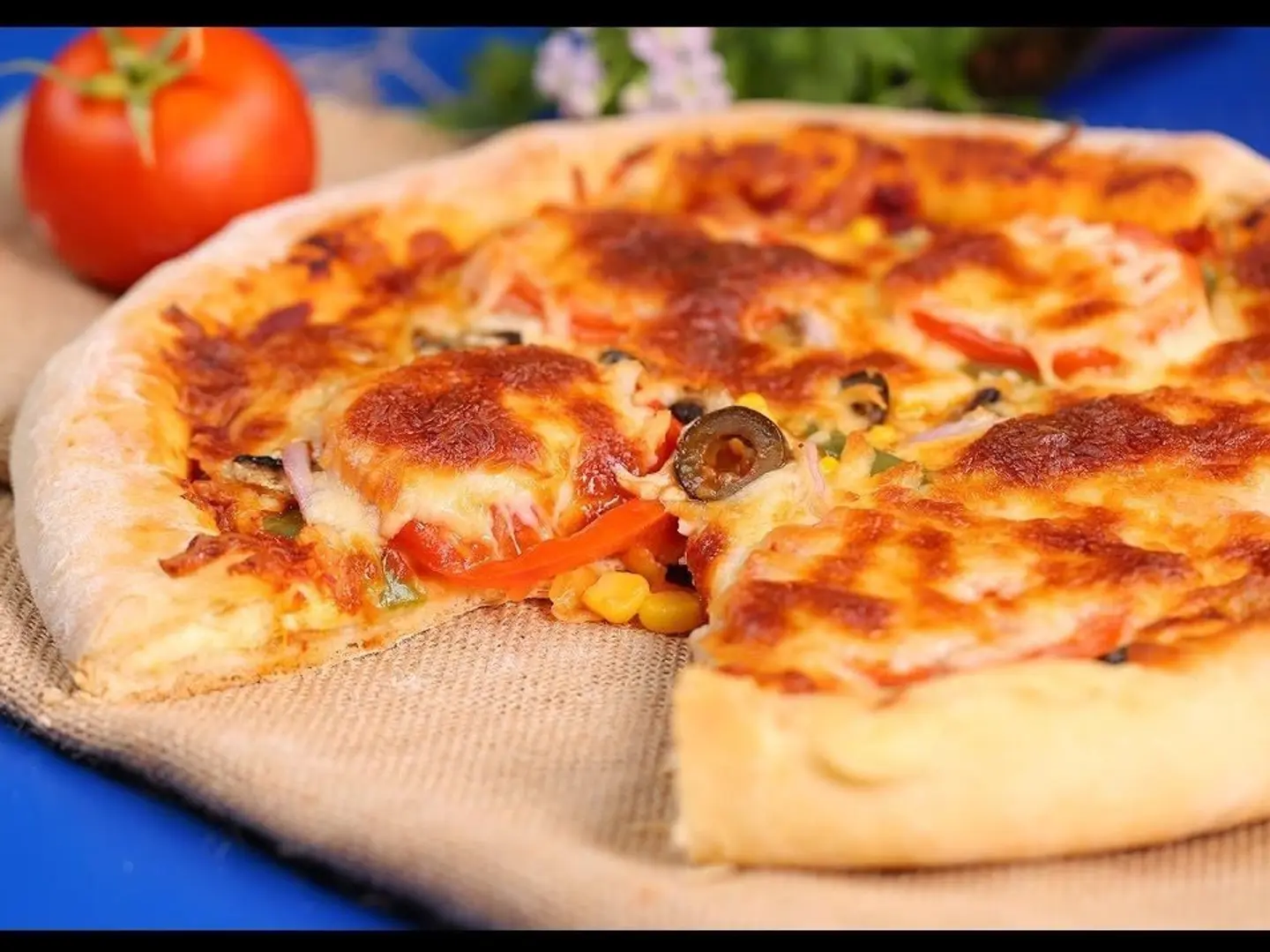 بيتزا اطراف جبن