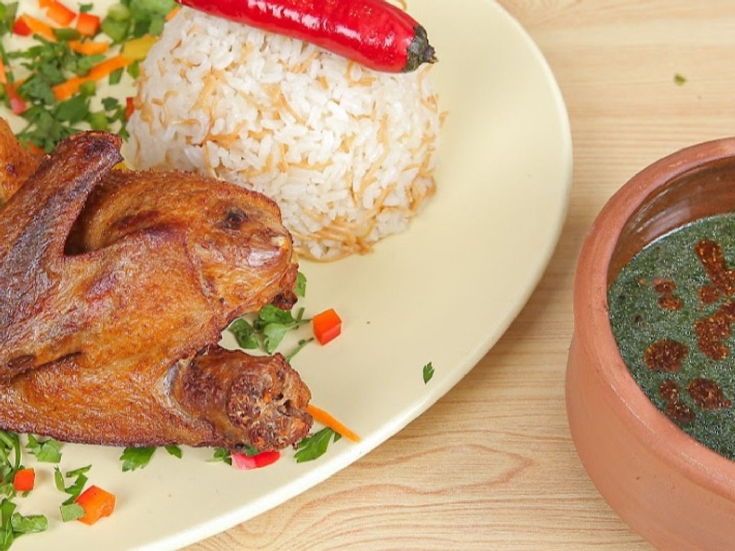 ربع بط مع الأرز والخضار