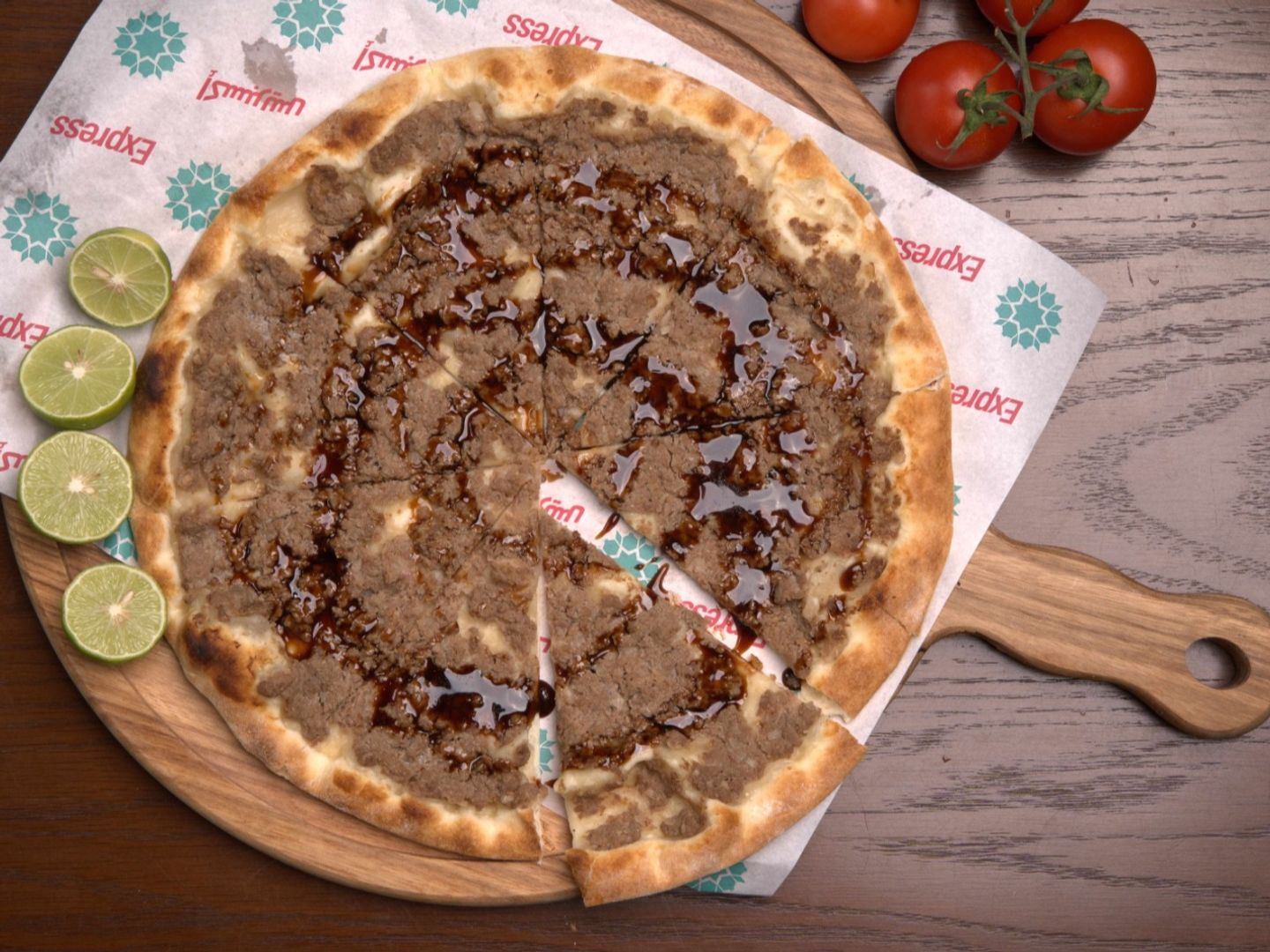 Lahmah Bel Ajeen With Pomegranate Molasses