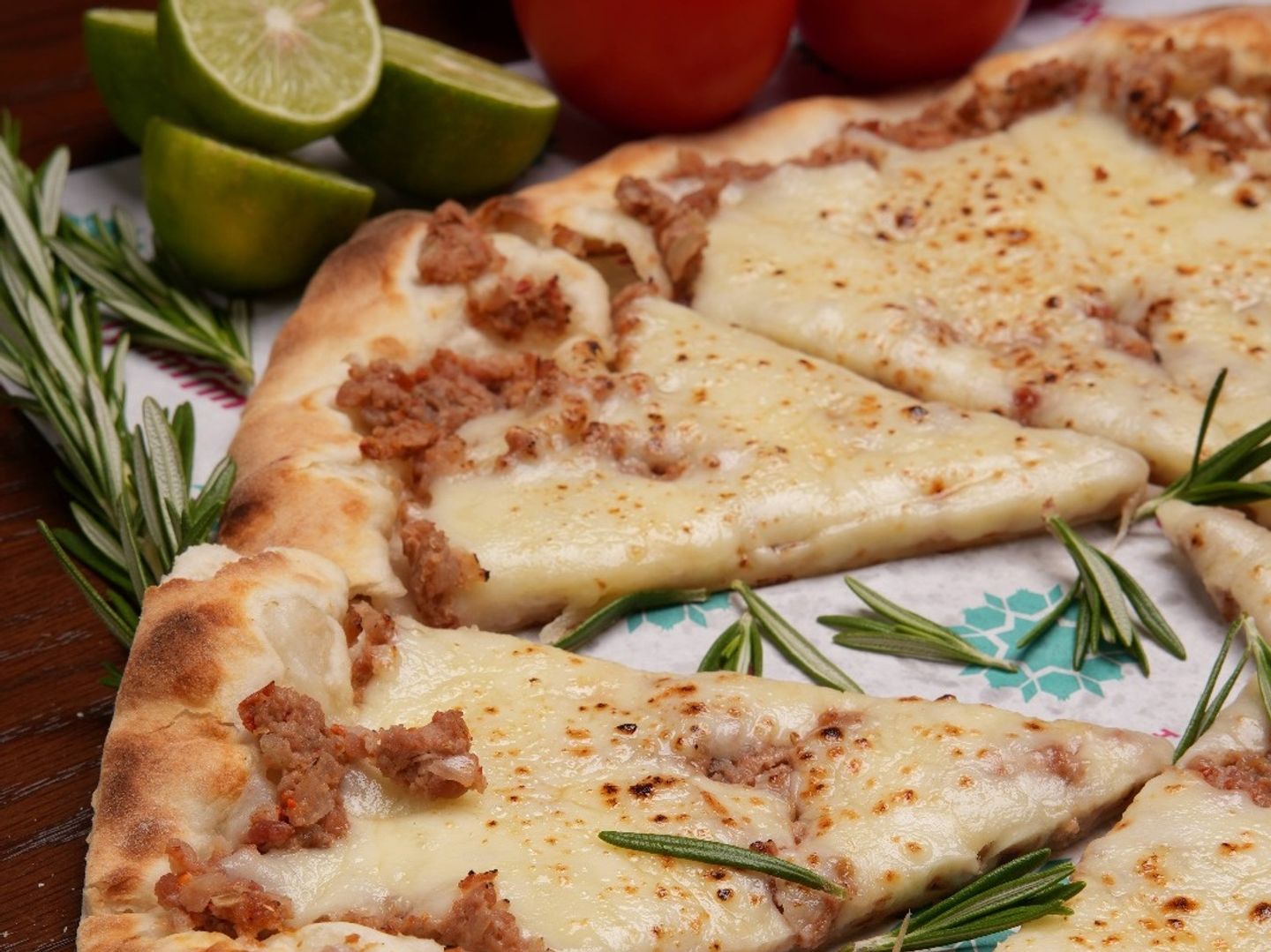 Lahmah Bel Ajeen With Cheese