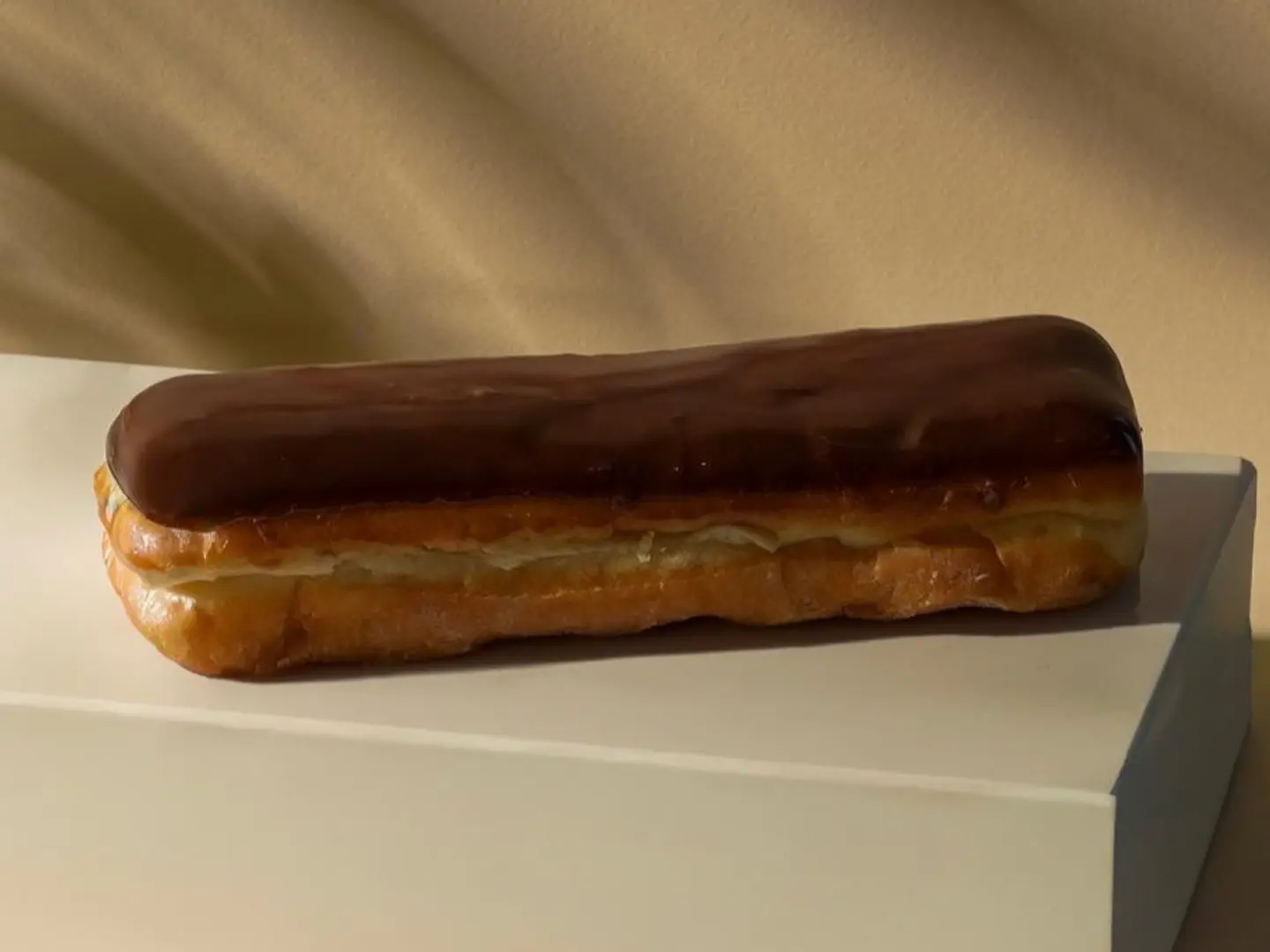 دونات شوكلت بحشوة الكاسترد