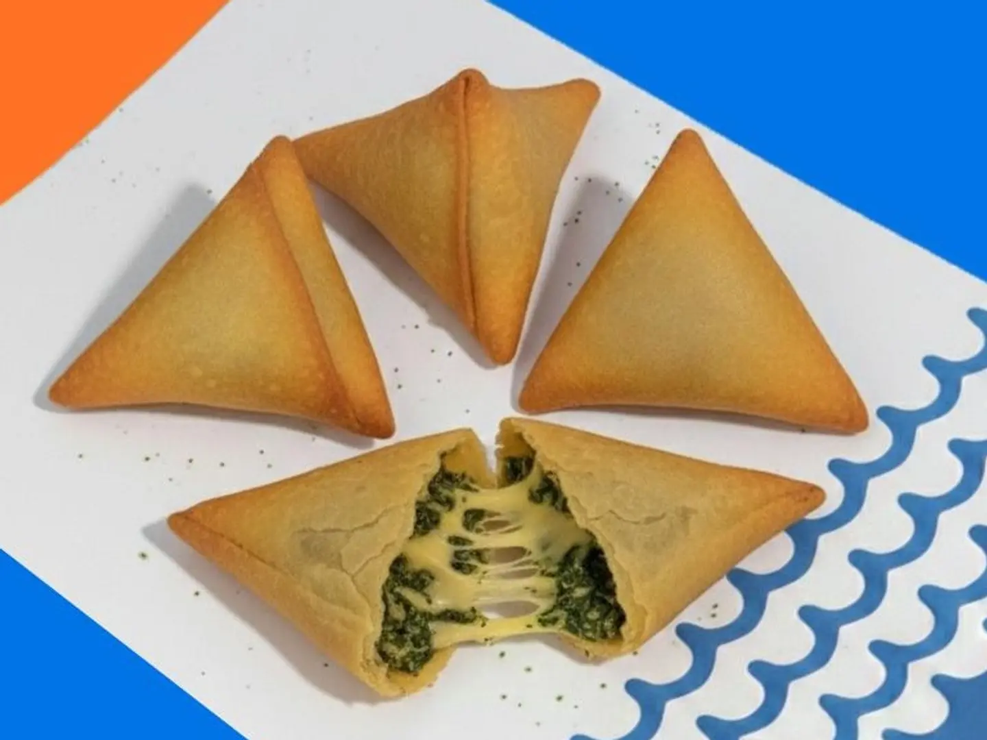 سمبوسة بالجبن والمأكولات البحرية