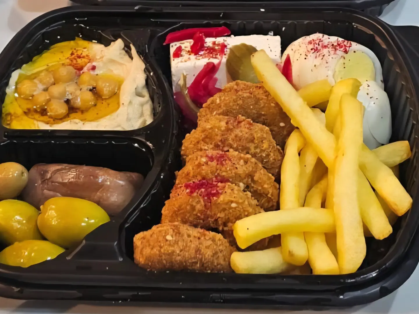 صحن مشكل فلافل