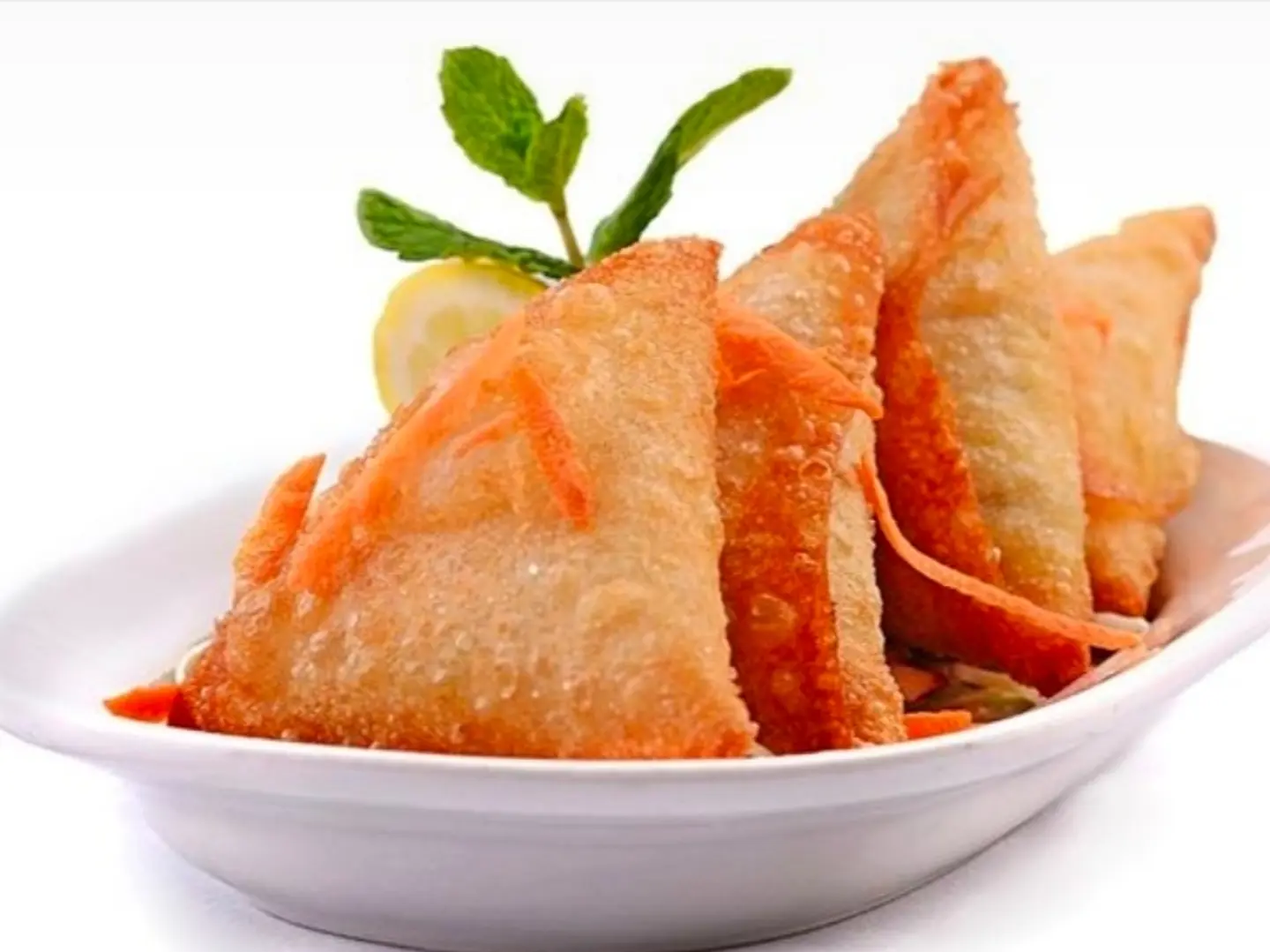 سمبوسة مشكل ( لحم ، دجاج ، جبن )