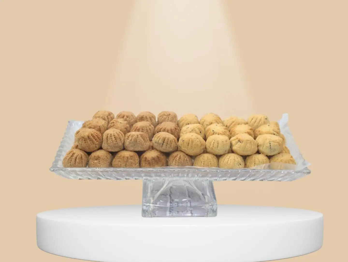 Rectangular Glass Base, Decorated With A White Pattern And Embossed Finish.