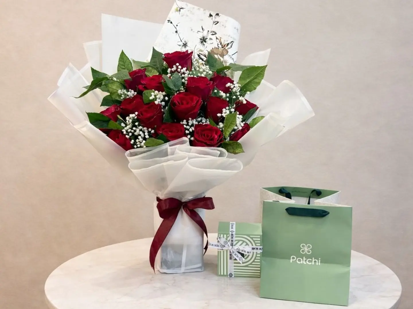 باقة باتشي والورد الأحمر