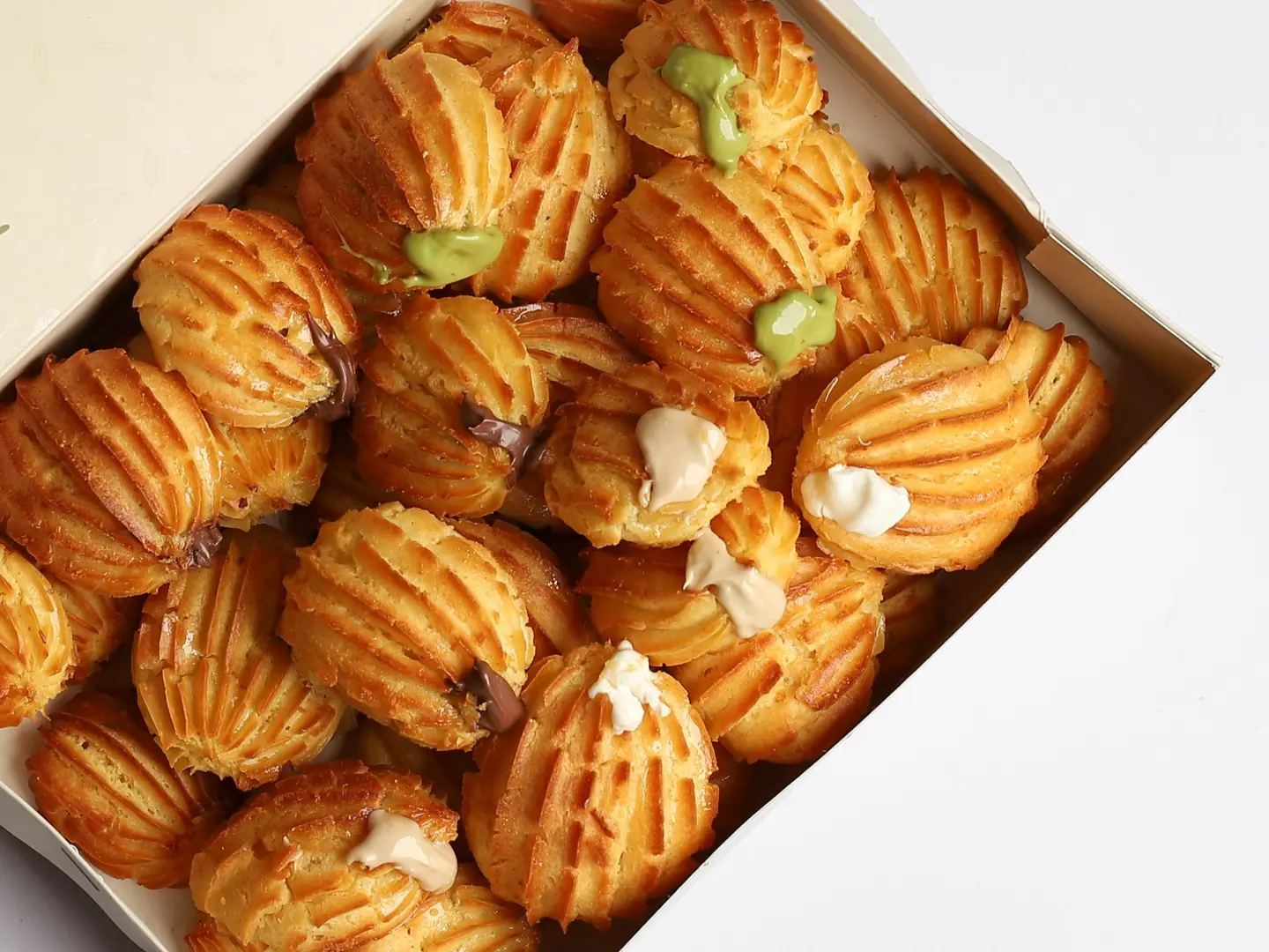 بلح مشوي بيستاشيو ( وسط )