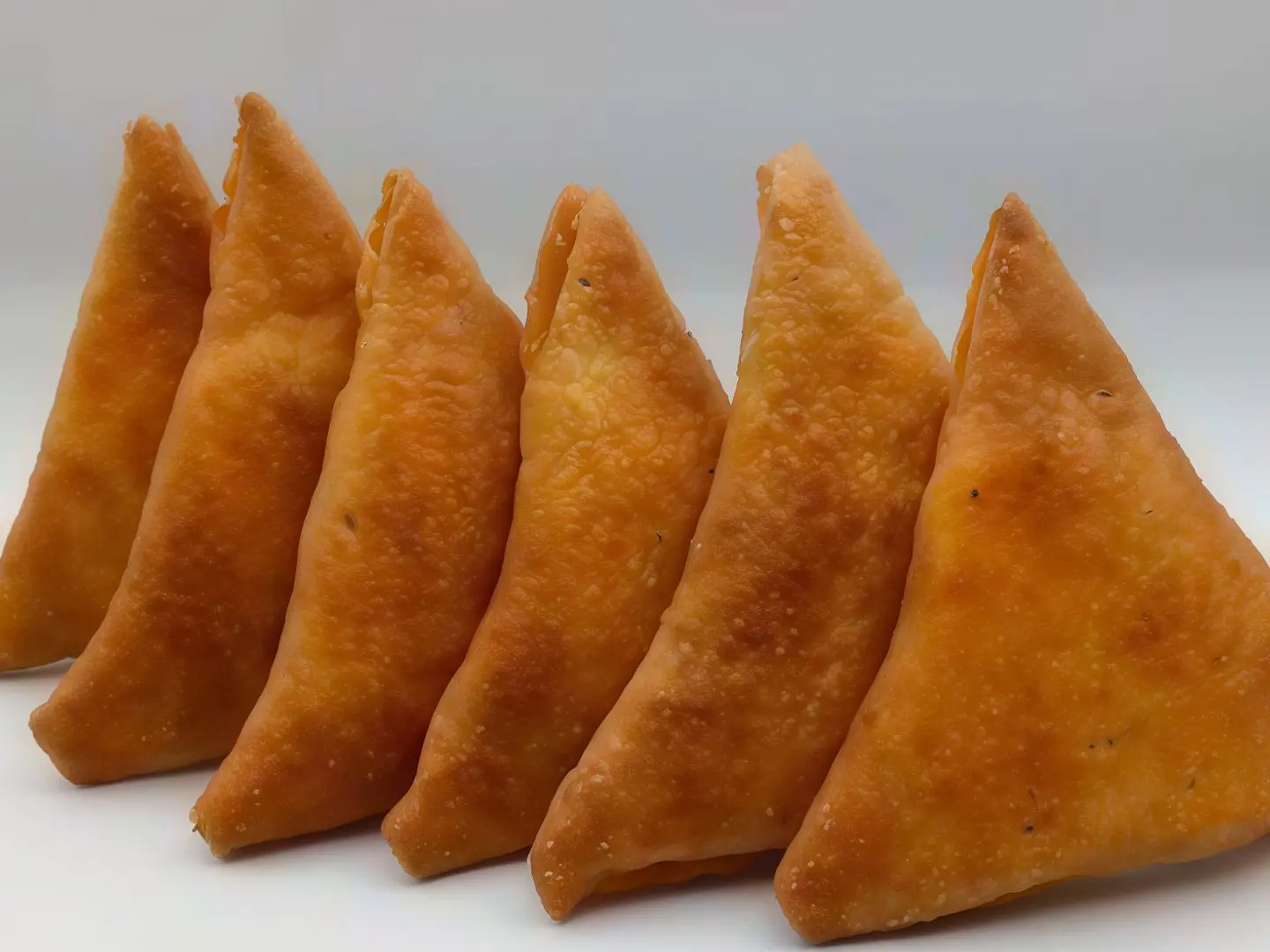 سمبوسه جبن شيدر