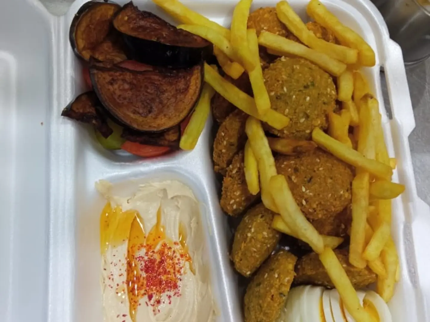 صحن فلافل وسط