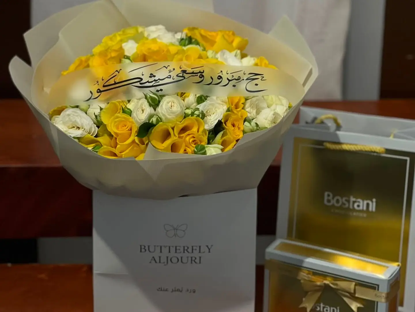 Hajj Greetings Bouquet With A Large Chocolate Bar
