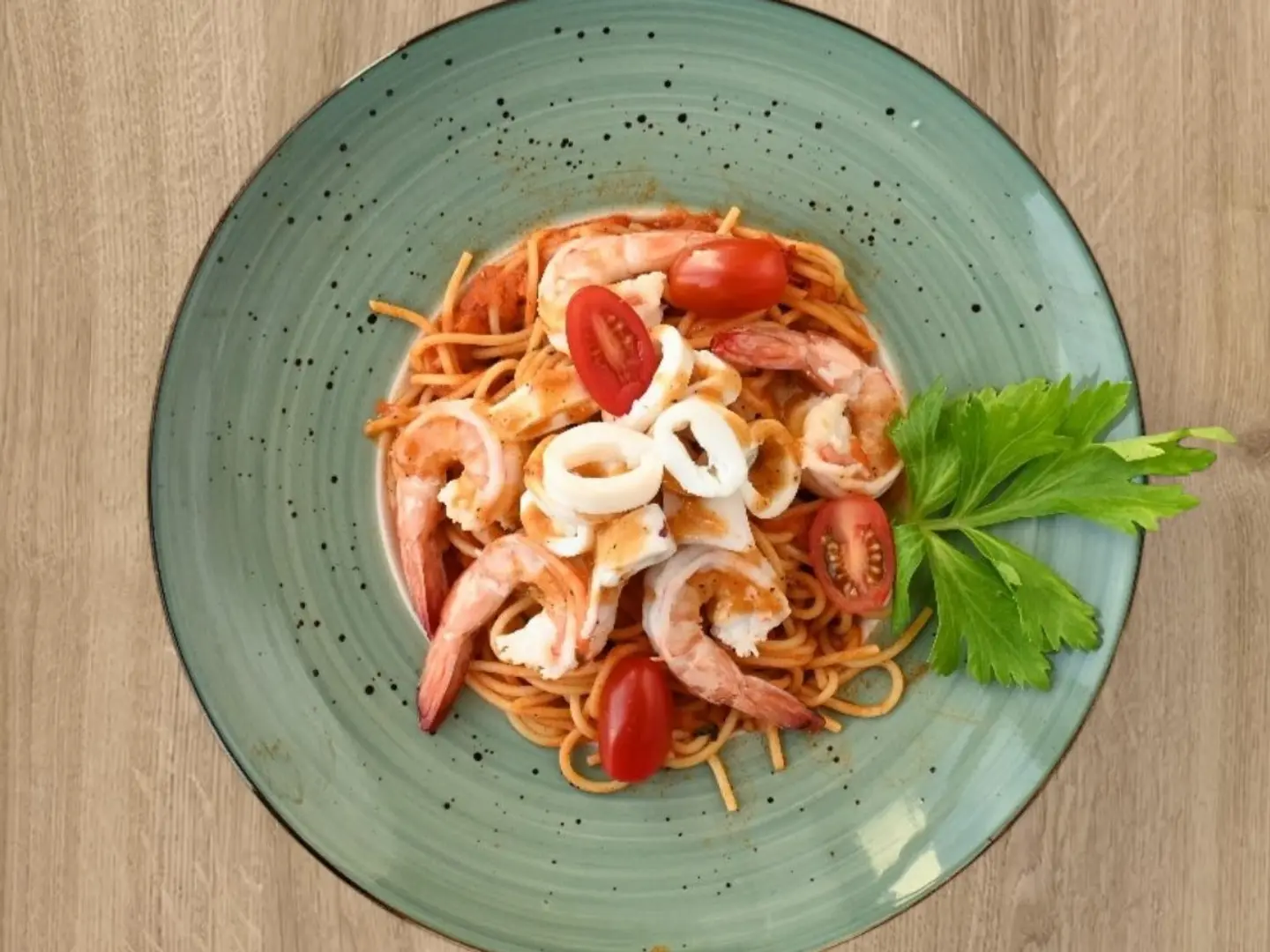 مكرونه اسباغيتي سي فود صوص احمر