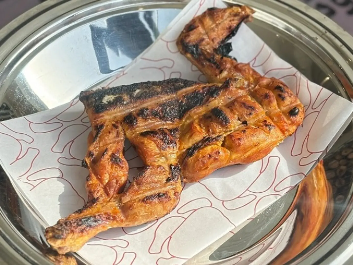 نصف دجاج تندوري ساده على الفحم