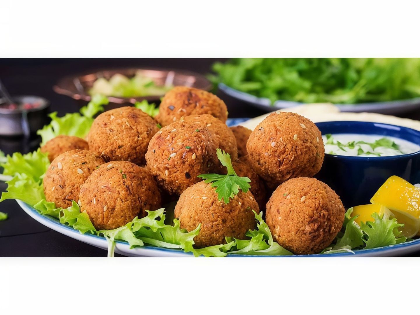 صحن طعمية وسط