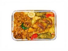 نصف حبة دجاج مع الأرز مزة