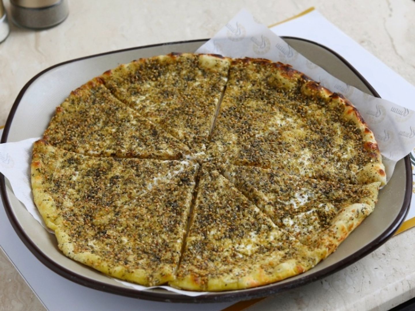 منقوشة لبنة بالزعتر