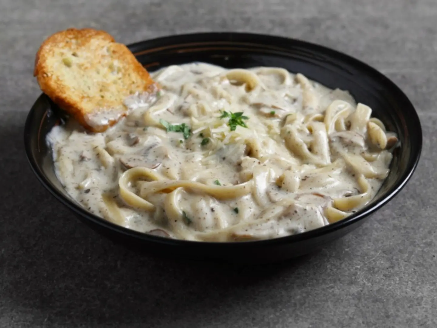 باستا فتوتشيني بالترافل