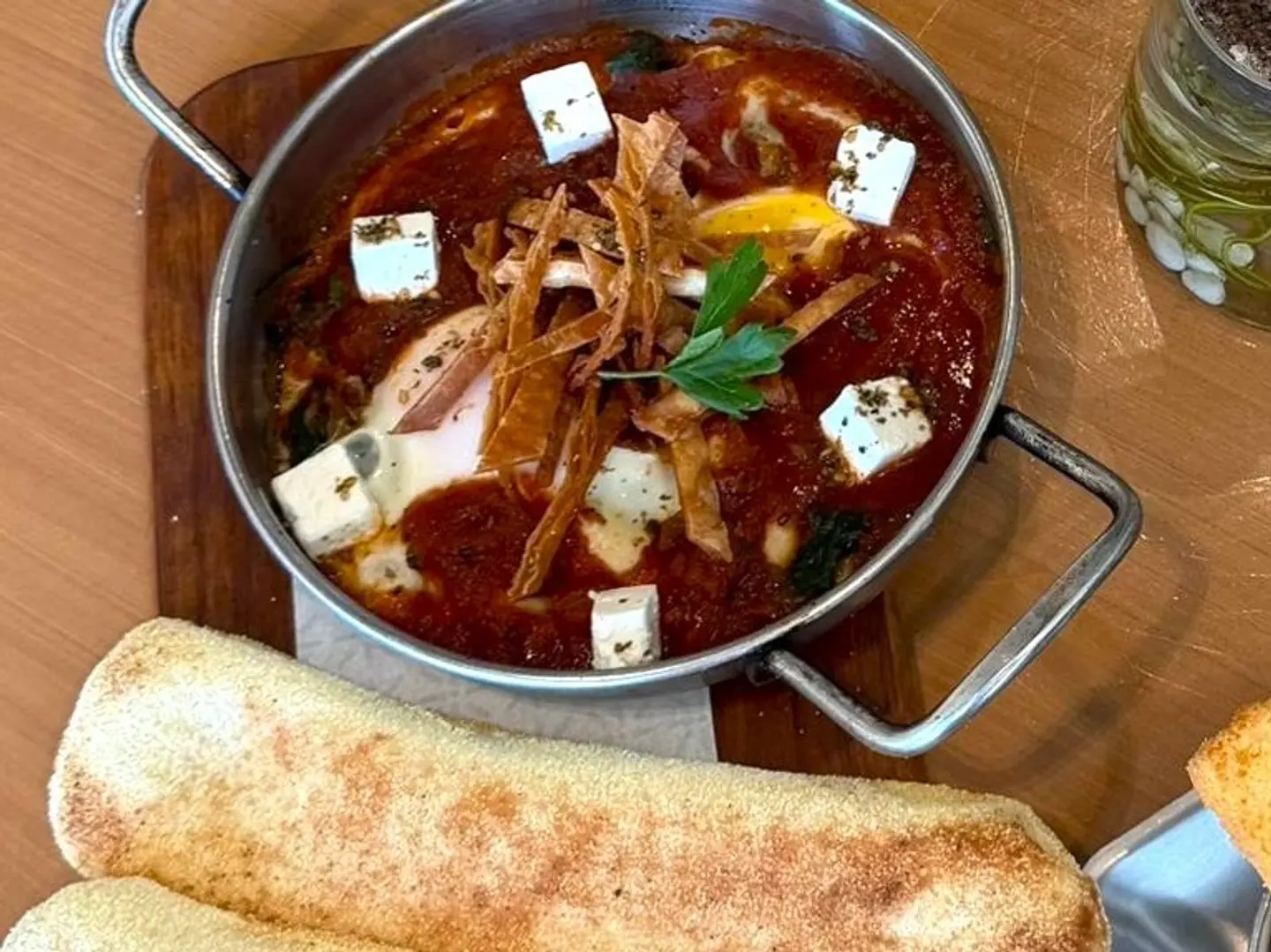 بيض بالسبانخ