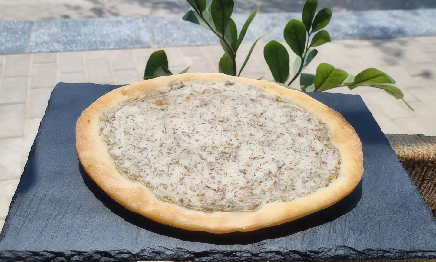 منقوشة لبنة فاخرة وعسل