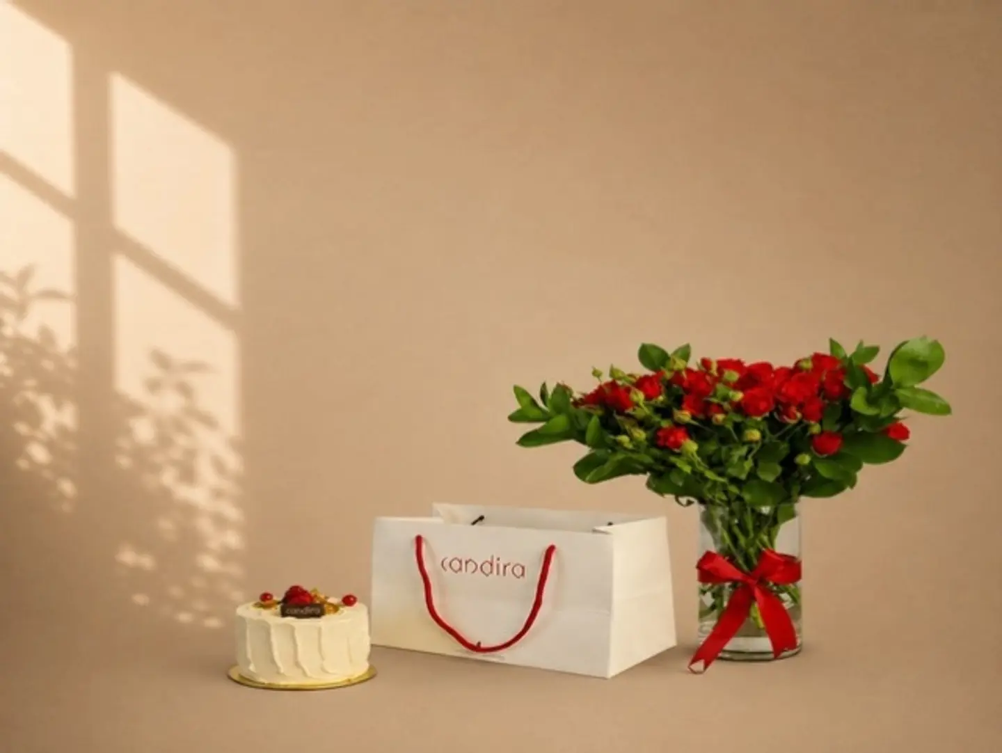 Roses Vase And Pistachio Cake