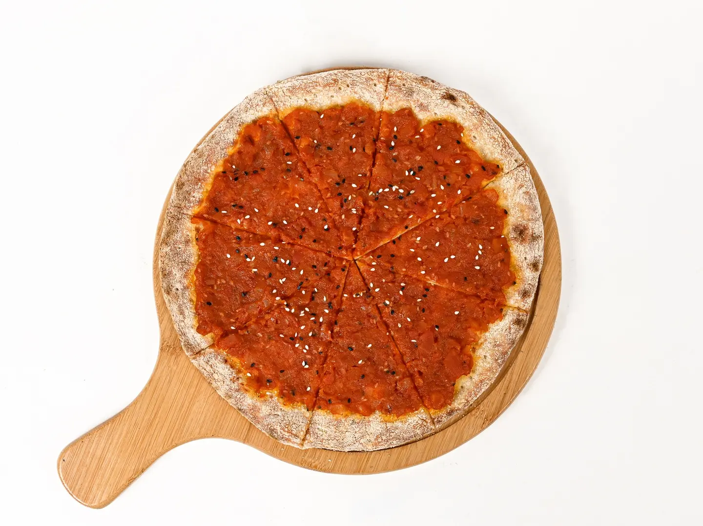 منؤشة محمرة مع جبنة