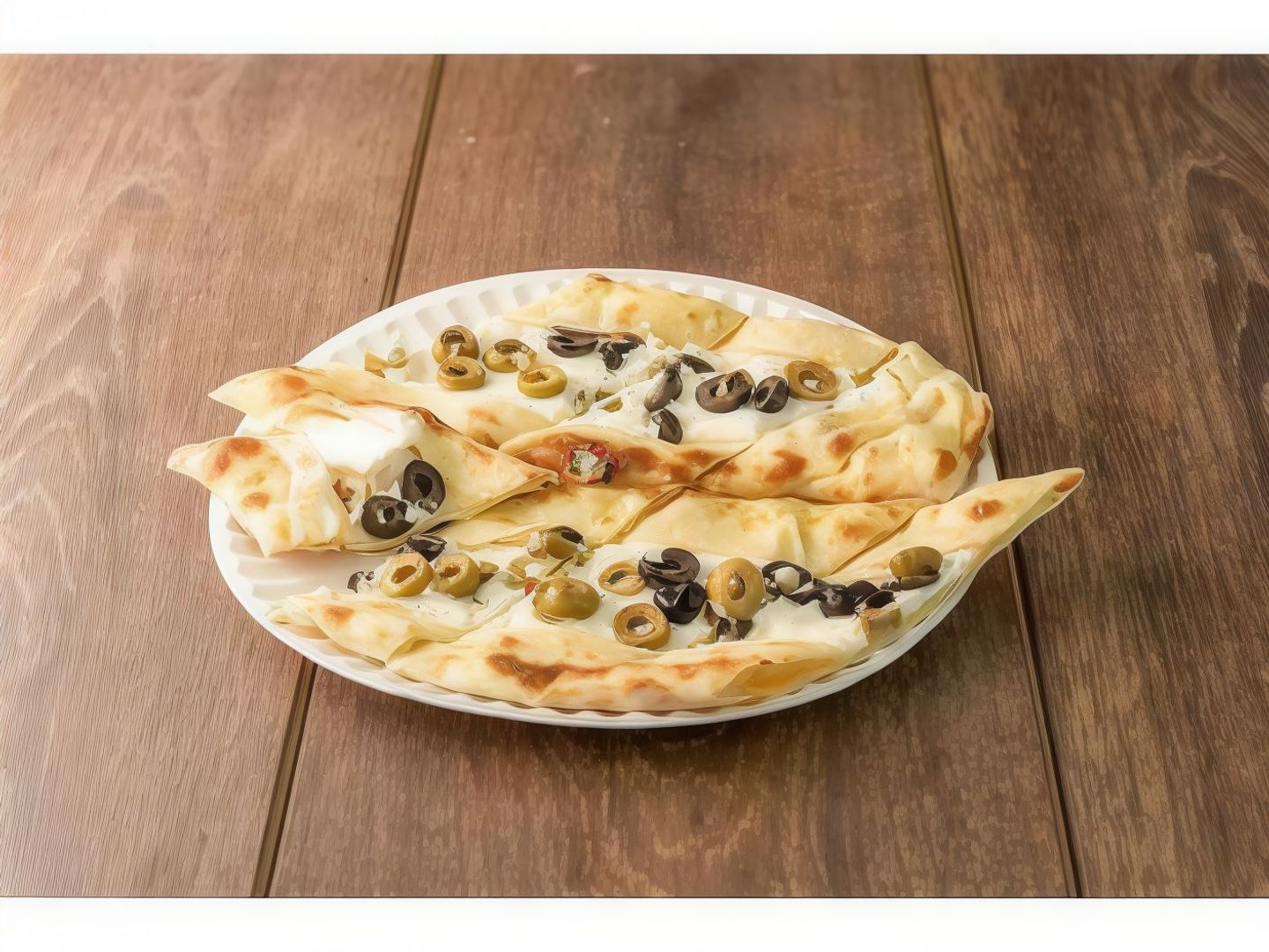 لبنه بالزيتون و الطماطم