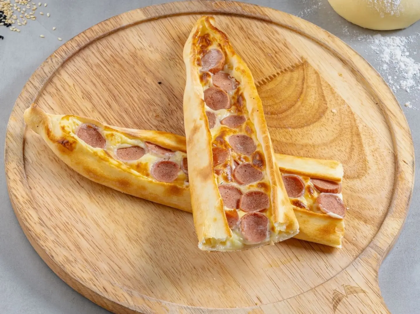 فطيرة جبن ونقائق