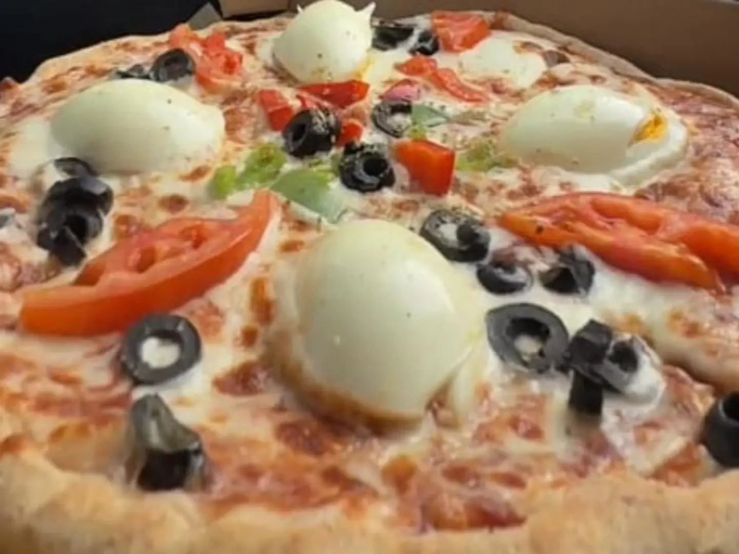 بيتزا البيض التركي