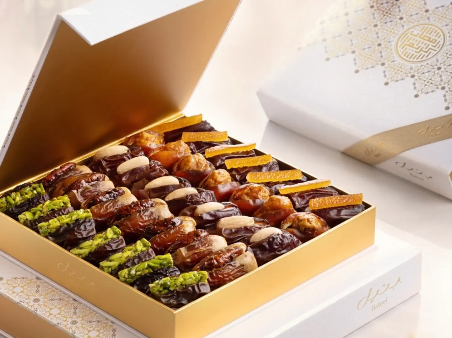 Sadaf Ramadan With Filled Dates Gift Set - Large
