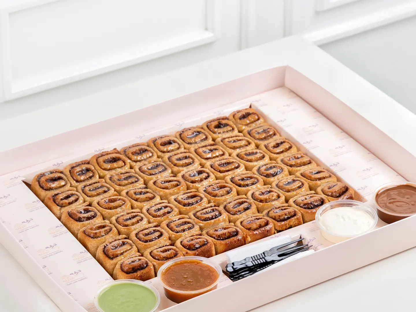 Medium Dark Cinnamon Roll Box, 48 Pieces