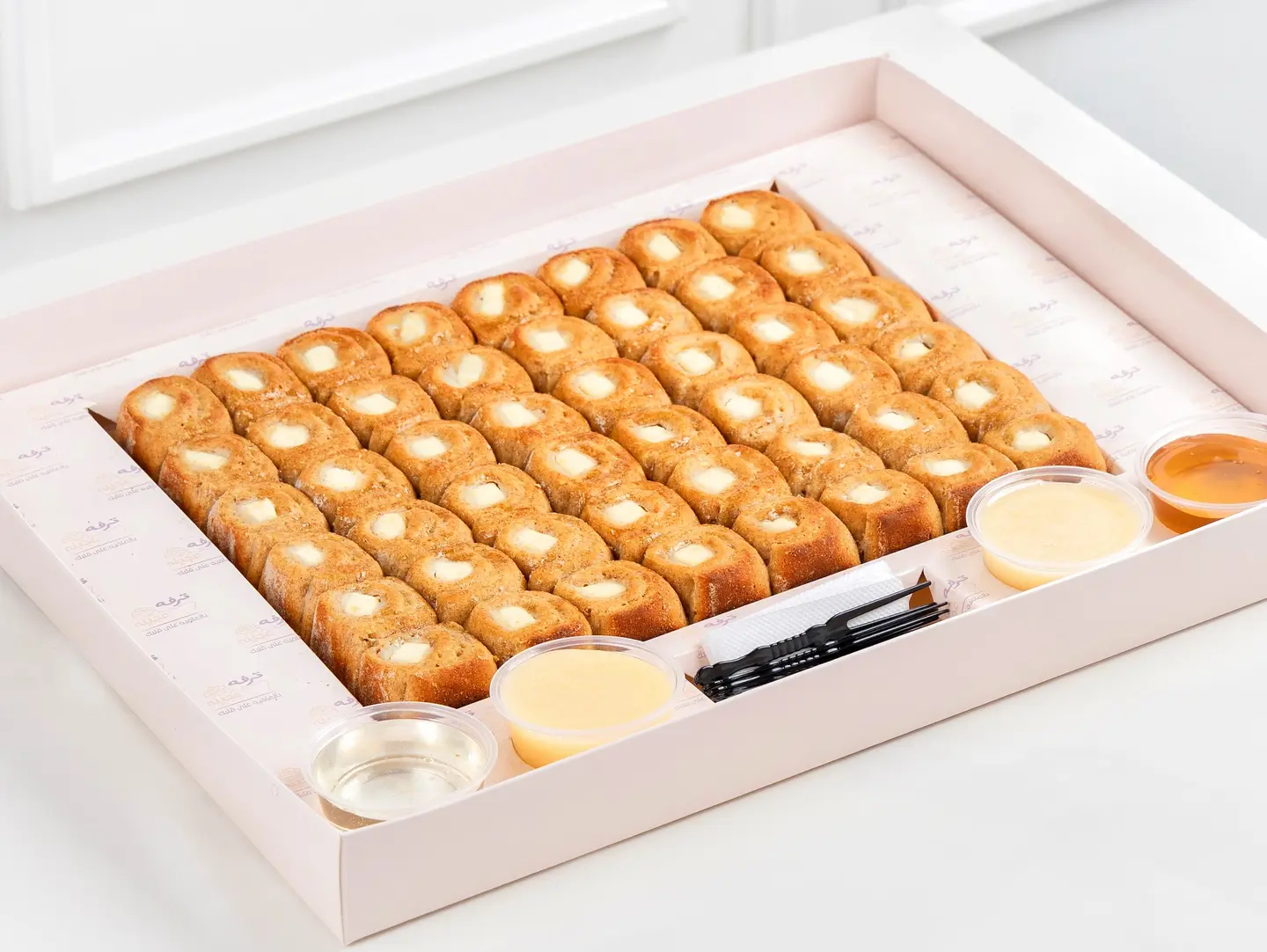 Large Dark Cinajbn Roll Box (30 Pieces)