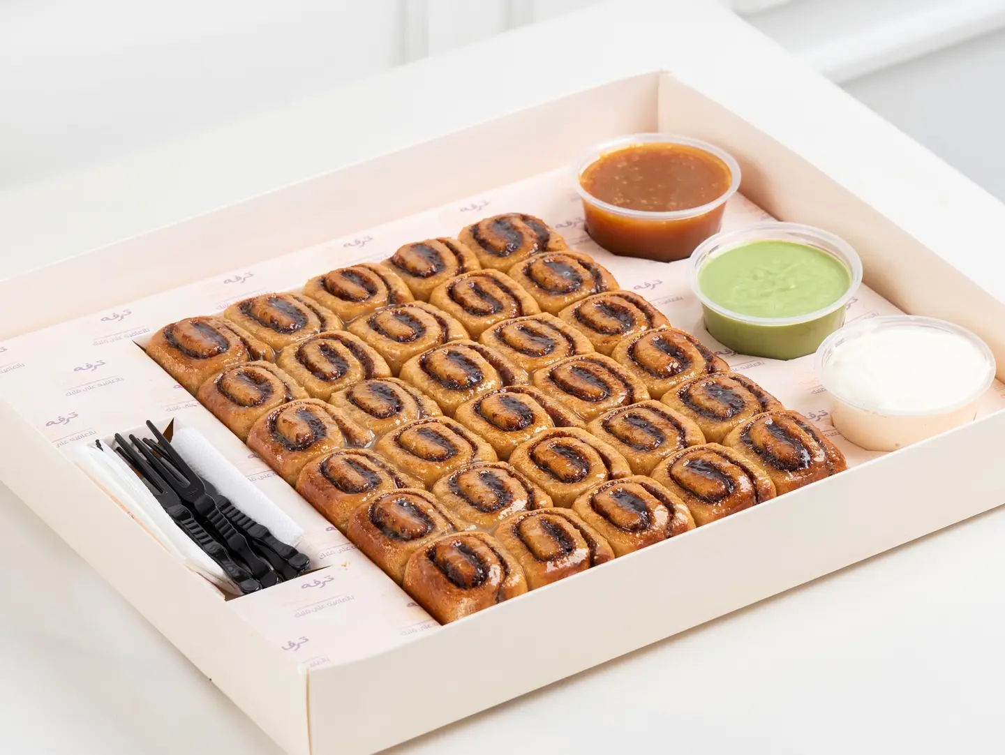 Medium Dark Cinnamon Roll Box, 30 Pieces