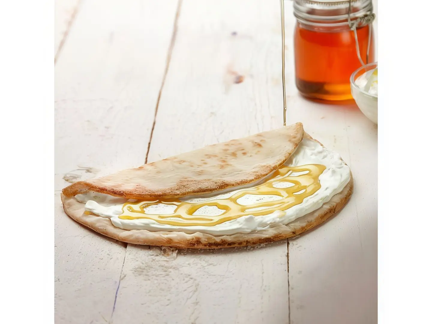 لبنة مع عسل