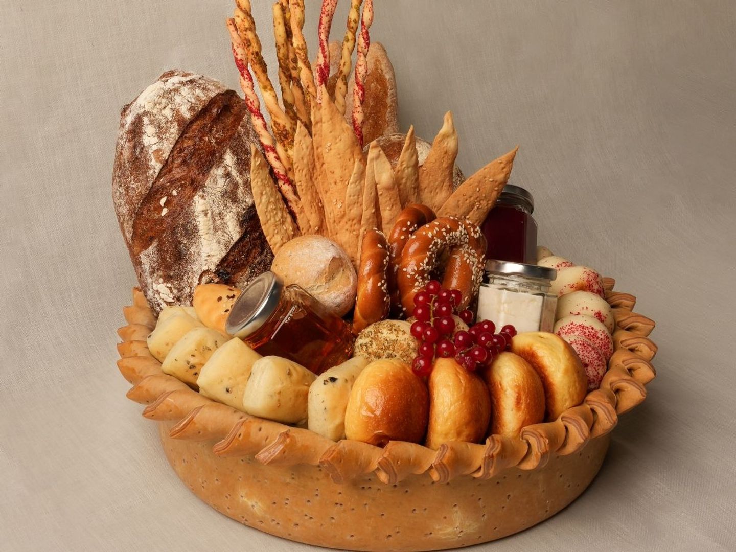 Ni Ni Hommy Bread Pasket