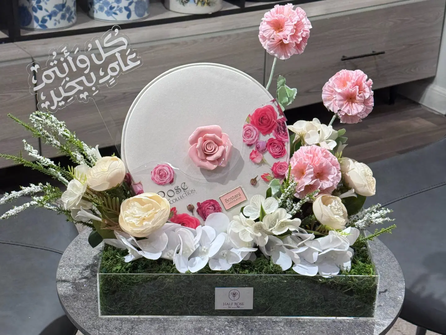 Bostani With Artificial Roses