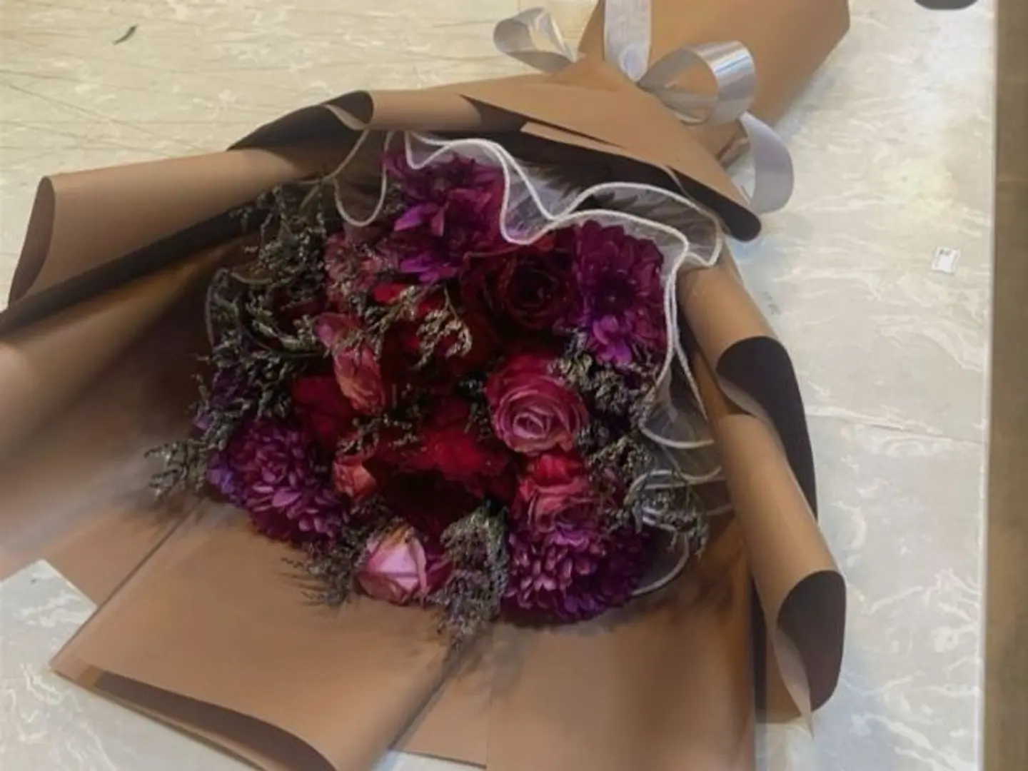 باقة جوري مكس مع كريز