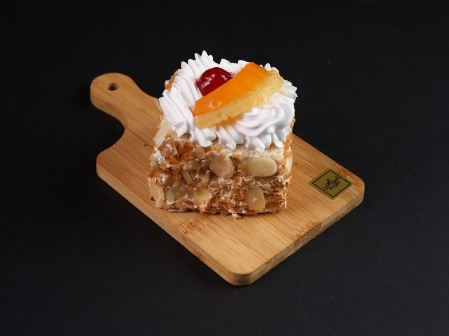 قطعة من كعكة الفاكهة