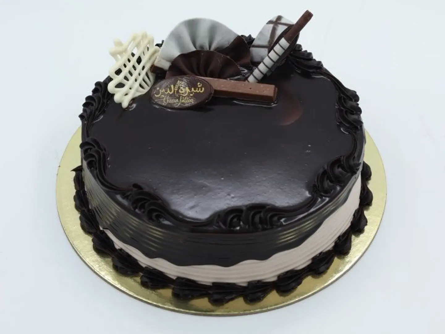 كعكة شوكولاتة كبيرة