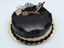 كعكة شوكولاتة كبيرة