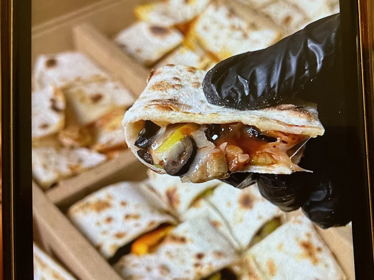 مشكل مناقيش وسط