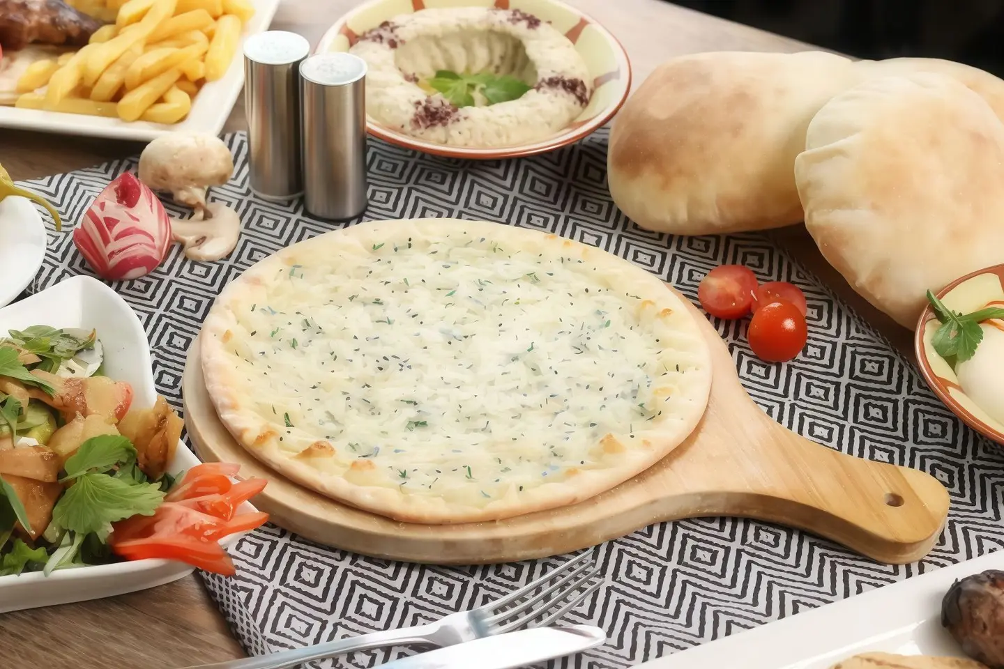 مناقيش بيضاء