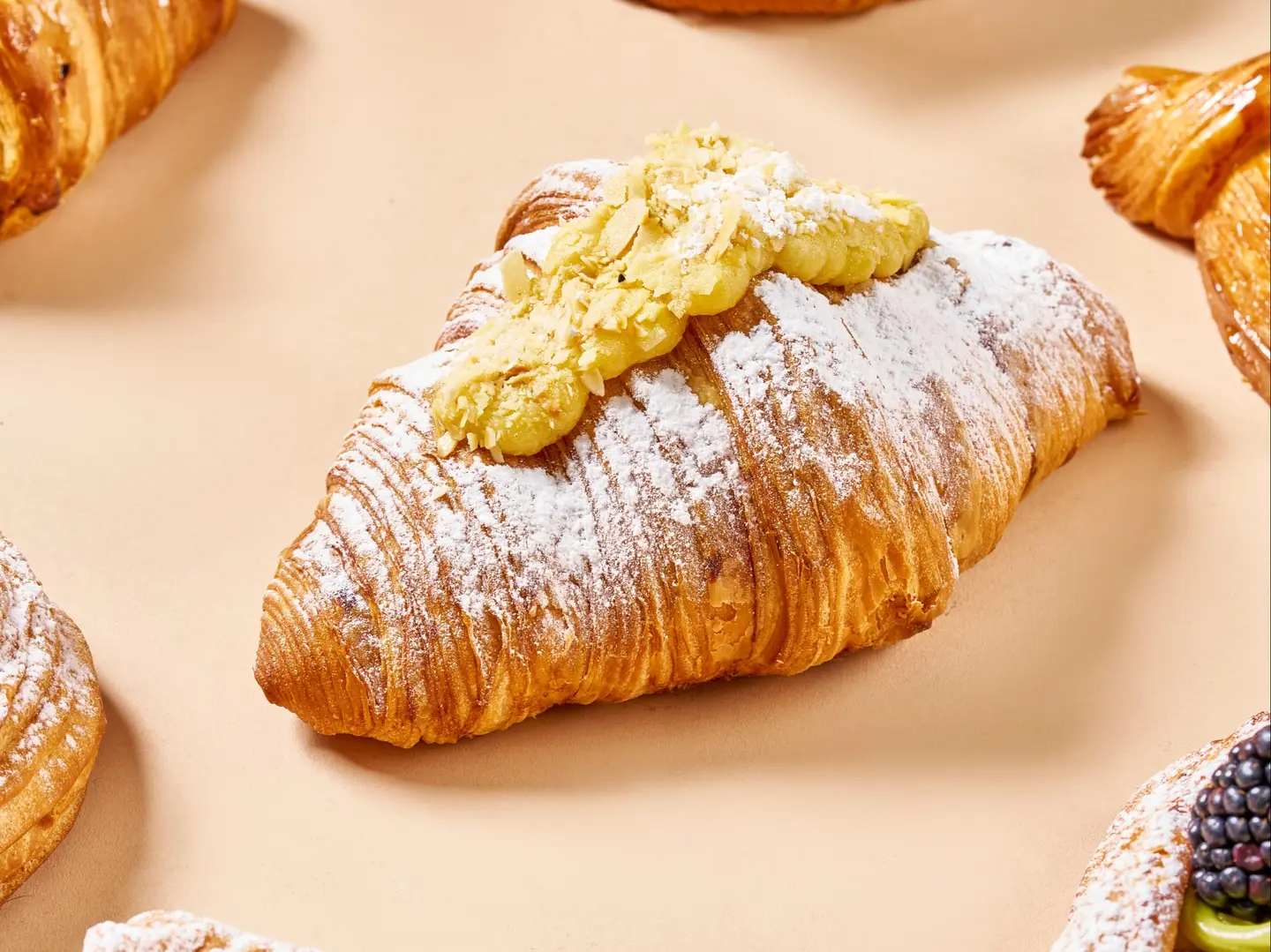 ألموند كرواسون