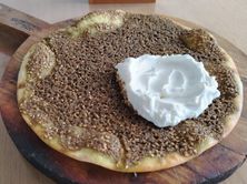 زعتر مع لبنة