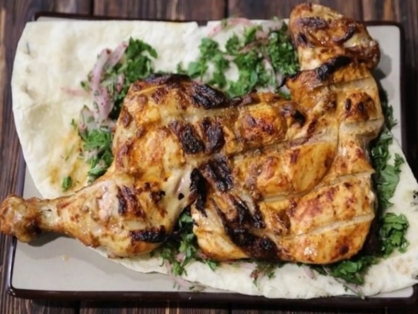 نصف دجاج فحم مع رز